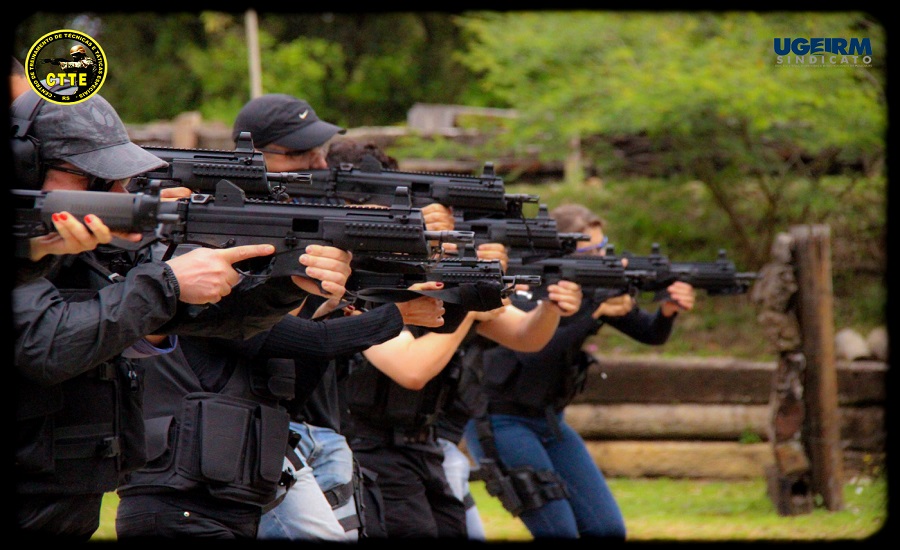 PROGRAMAS DE TREINAMENTO PARA FORMAÇÃO E ESPECIALIZAÇÃO DO PROFISSIONAL DE POLÍCIA