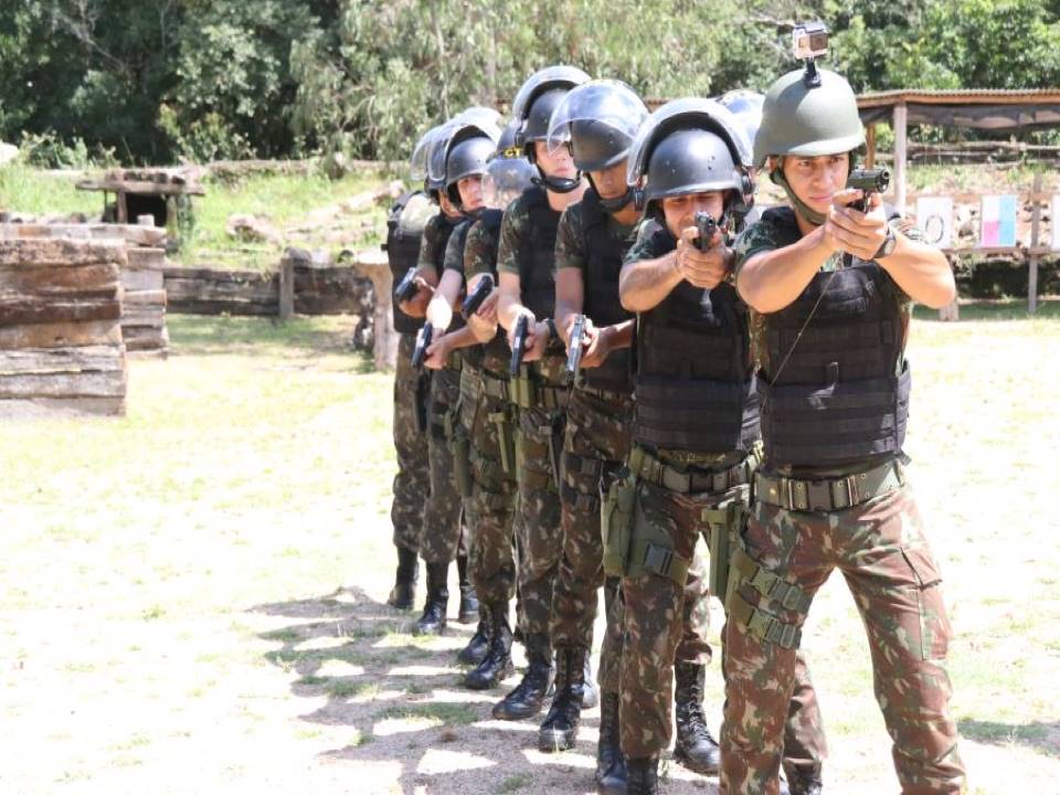 CURSO DE COMBATE EM RECINTO FECHADO - CQB