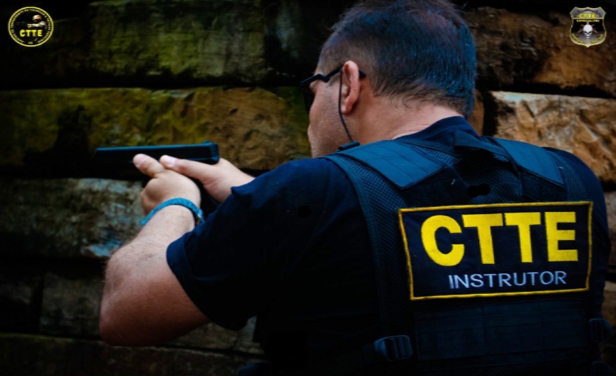 CURSO DE FORMAÇÃO DE INSTRUTOR DE ARMAMENTO E TIRO